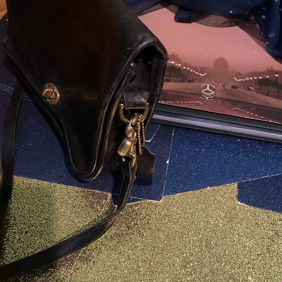 COACH MADE in USA BLACK GOLD DINKY LEATHER CROSSBODY Bag RARE GORG 💚ED Sm VNTG - Picture 13 of 15